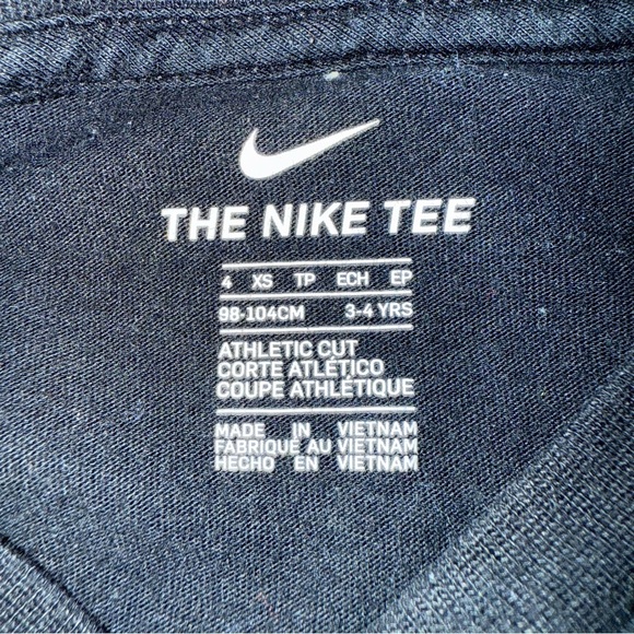Kids Nike xs (4) Tee shirt with Fiery Swoosh - Picture 3 of 5